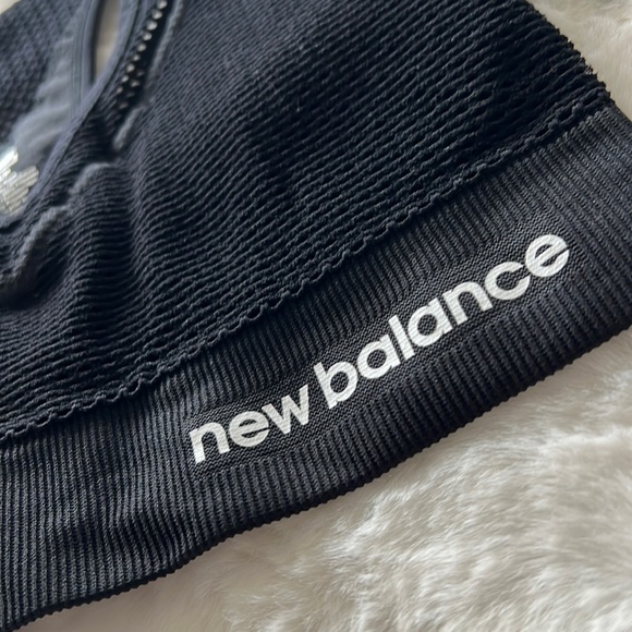 NEW New Balance Medium Impact Sports Bra with Removable Padding Black Size Small - Picture 7 of 9